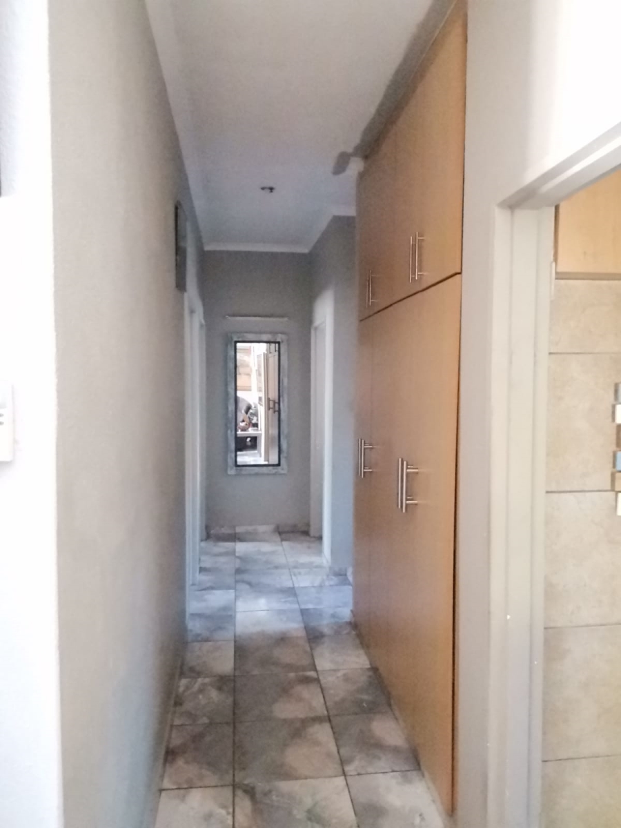 3 Bedroom Property for Sale in Peerless Park East Western Cape